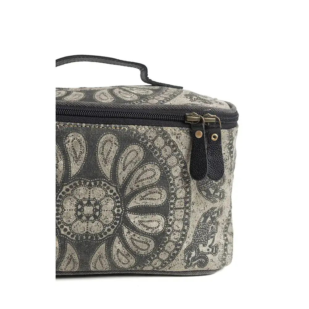Carmela Shaving Toiletries Bag - Image 3