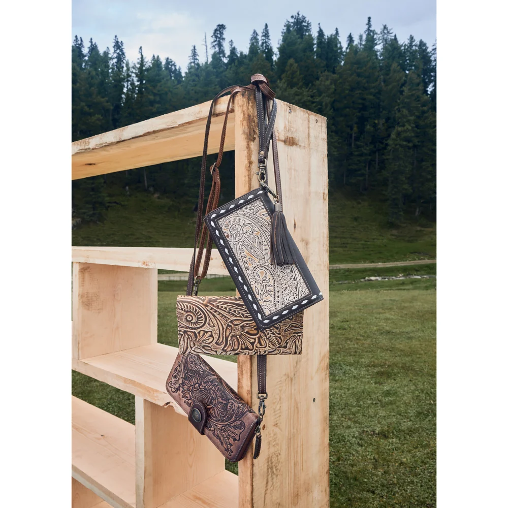 Xenial Wallet Crossbody