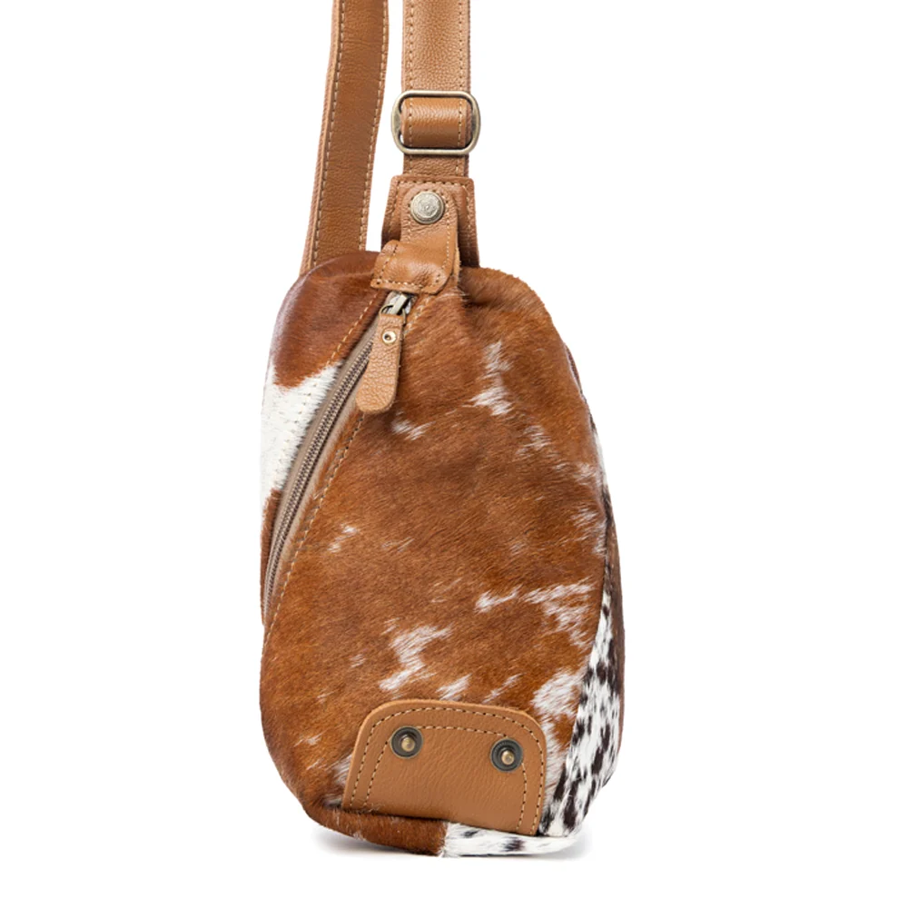 Robnette Ranch Fannypack Bag In Caramel & White